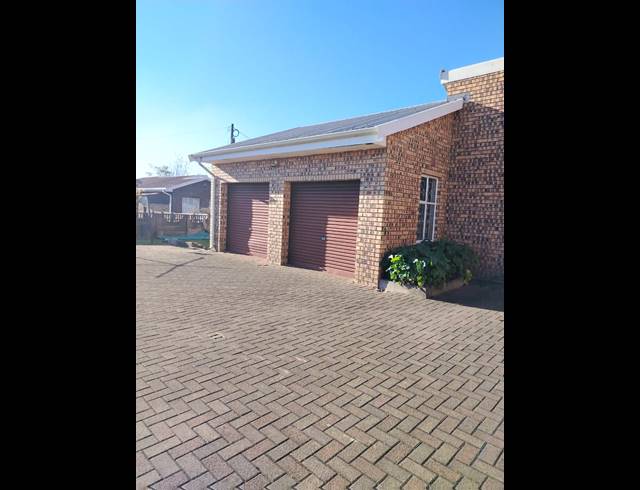 3 BEDROOM FREEHOLD FOR SALE IN LENNOXTON
